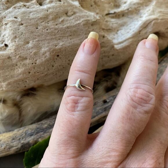 Crescent Moon Sterling Silver Toe Ring - Picture 3 of 4
